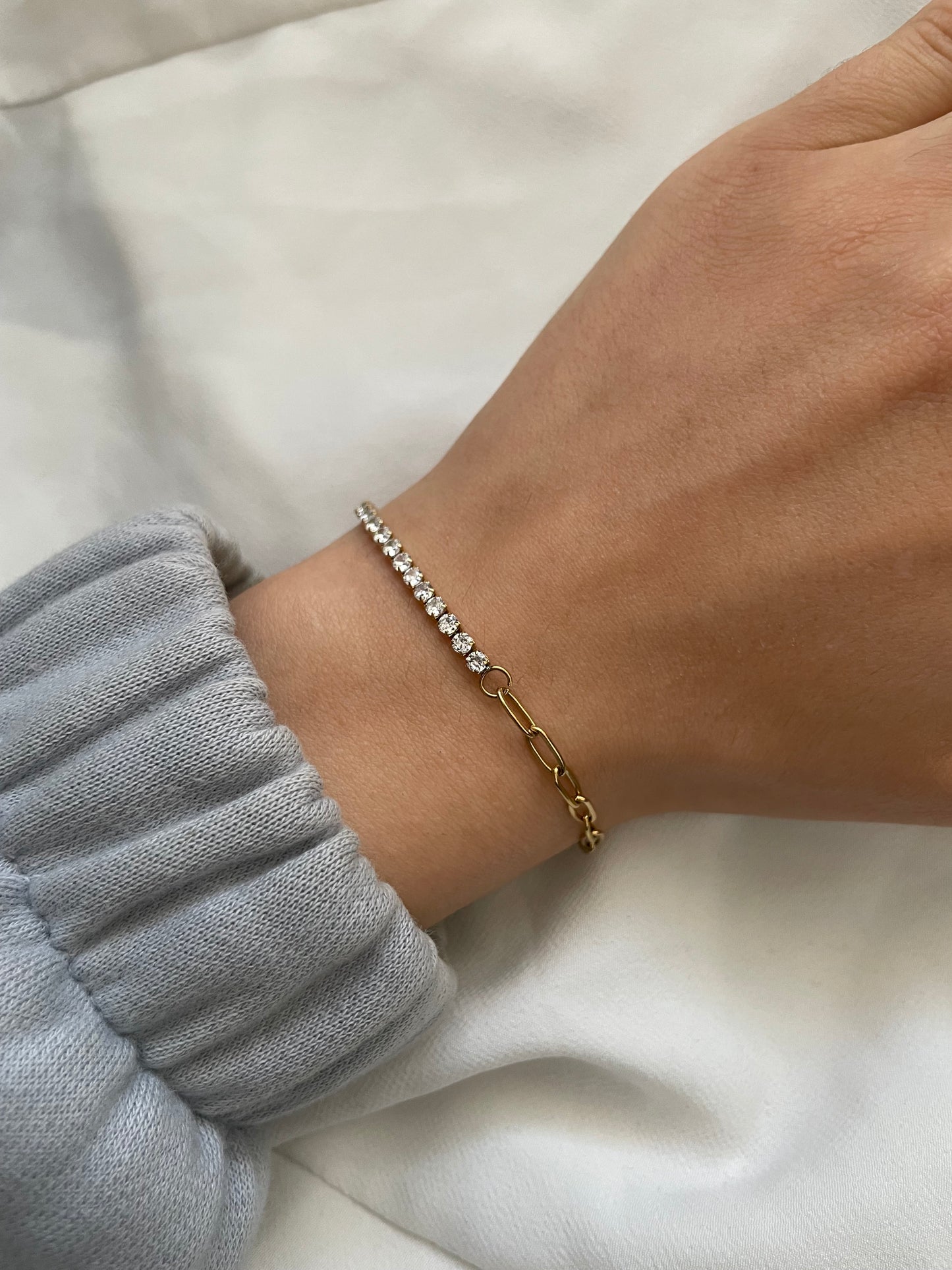 Halbseitiger Strasssteinarmband aus Edelstahl