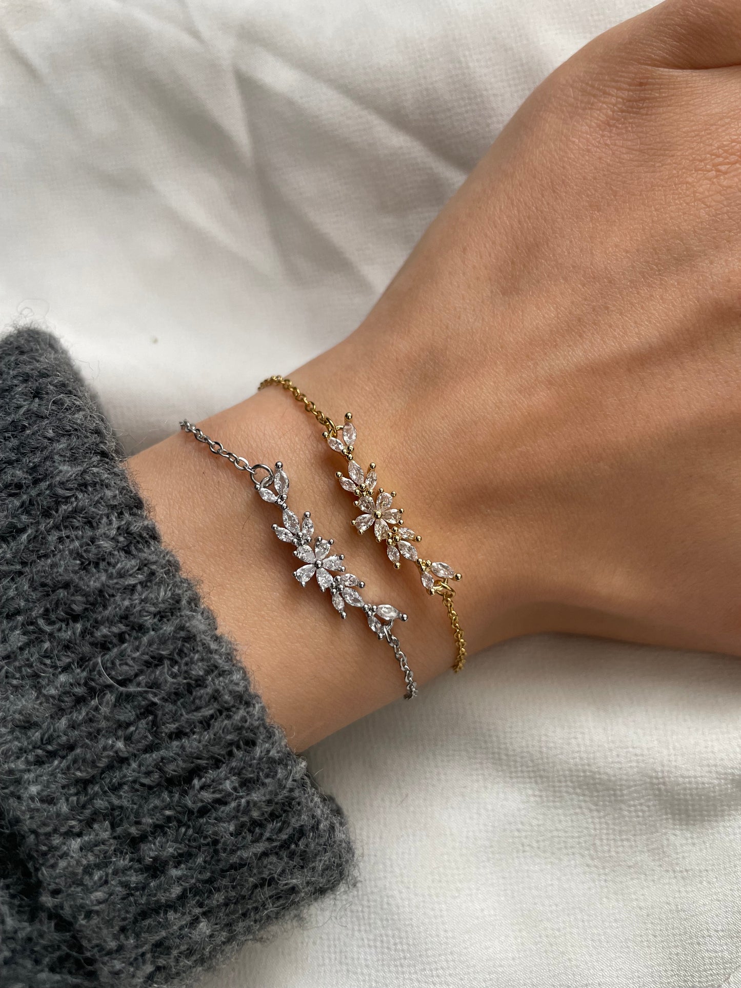 Zirkon Blumen Armband aus Edelstahl