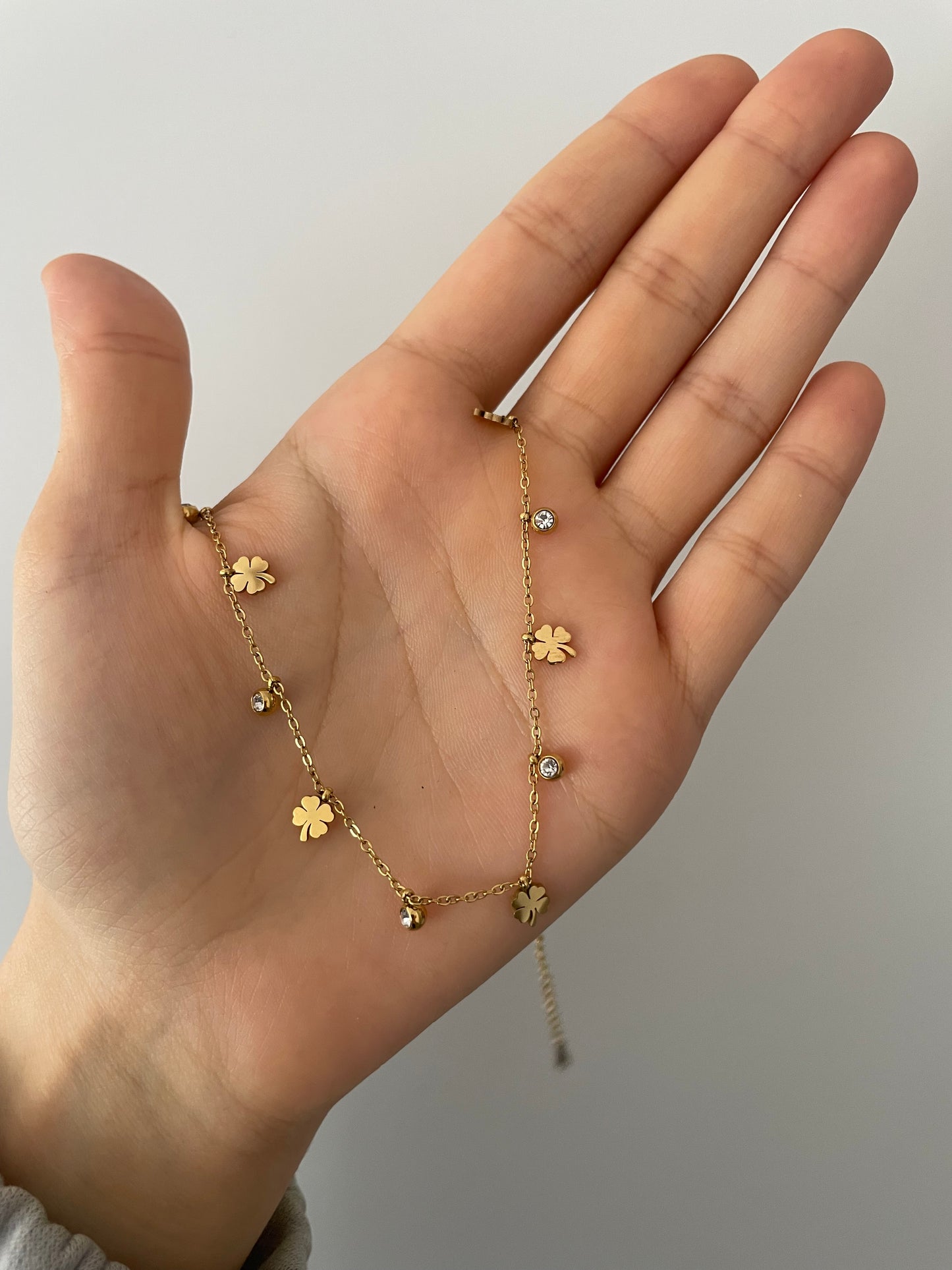 Kleeblatt Halskette mit Diamantsteinen
