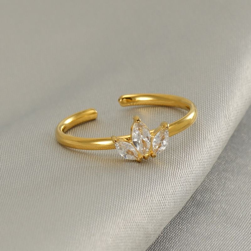 Kleeblatt Ring 18k vergoldet und aus Zirkon