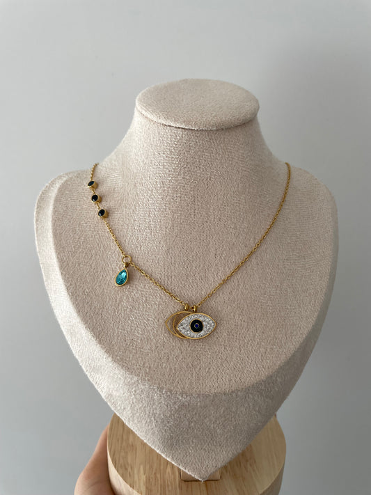 Evil Eye mit Wassertropfen