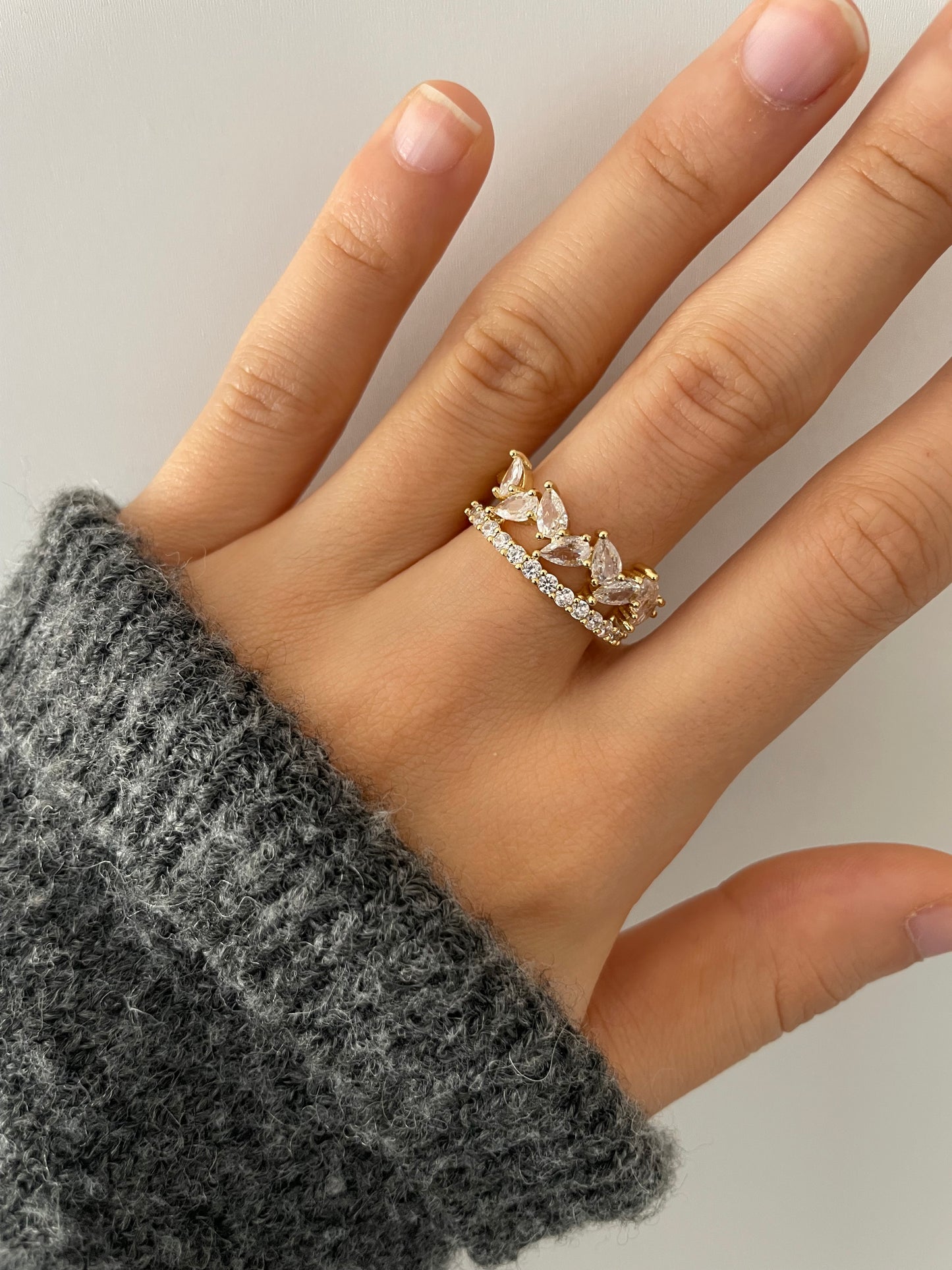 Ring mit Wassertropfen und Zirkon Steine 18k vergoldet